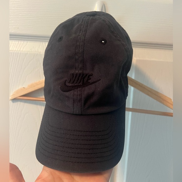Nike Accessories - Women’s Nike Black Hat